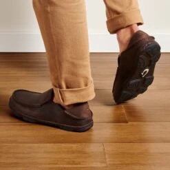 OluKai Moloā - Dark Wood / Dark Java 11 OluKai Moloā - Dark Wood / Dark Java -OluKai Shop 10128 6348 102 M Moloa DkwDkj Web Opt