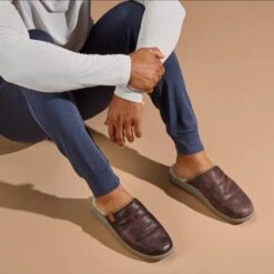 OluKai Mua 'Ili - Dark Wood / Silt 12 OluKai Mua 'Ili - Dark Wood / Silt -OluKai Shop 10502 6321 102 M MUA ILI DkWoodSilt