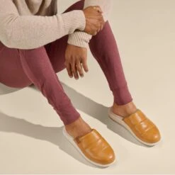 OluKai Mua 'Ili - Golden Sand / Bone -OluKai Shop 10502 GS19 102 M MUA ILI GoldenSandBone