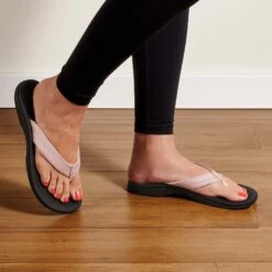 OluKai ‘Ohana - Petal Pink / Black -OluKai Shop 20110 3P40 102 W Ohana PepBlk Web Opt