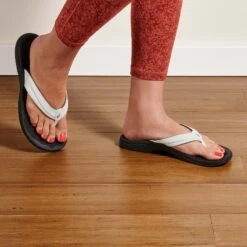 OluKai ‘Ohana - White / Black -OluKai Shop 20110 4R40 102 W Ohana WhtBlk Web Opt