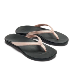 OluKai Ho‘ōpio - Petal Pink Metallic / Black -OluKai Shop 20294 NK40 003 W Hoopio PepmBlk