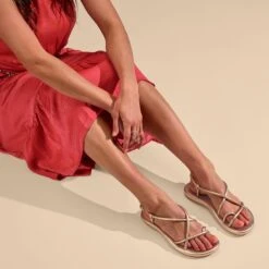 OluKai Waiau - Bubbly -OluKai Shop 20426 FAFA 102 W WAIAU BubblyBubbly 43926883 2a3e 4227 b156 1c76f469e18c