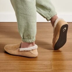 OluKai Ku‘una - Golden Sand -OluKai Shop 20428 GSGS 102 W Ku una GldsGlds Web Opt