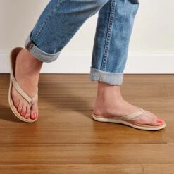 OluKai Honu - Tapa / Golden Sand 14 OluKai Honu - Tapa / Golden Sand -OluKai Shop 20436 20GS 102 W Honu TapGlds Web Opt