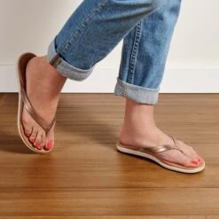 OluKai Honu - Pink Copper / Sahara -OluKai Shop 20436 6FFM 102 W Honu PcopSah Web Opt