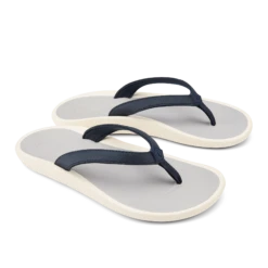 OluKai Pī‘oe - Trench Blue / Mist Grey 10 OluKai Pī‘oe - Trench Blue / Mist Grey -OluKai Shop 20443 DEDW 003 W Pioe TbluMgrey