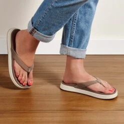 OluKai Nu‘a Pi‘o - Warm Taupe 11 OluKai Nu‘a Pi‘o - Warm Taupe -OluKai Shop 20445 WMWM 102 W Nu aPi o WmtpWmtp Web Opt