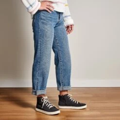 OluKai Pīlahi - Black -OluKai Shop 20461 4040 ShotAngle W PILAHI BlackBlack