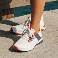 OluKai Wailuku - White / Navy -OluKai Shop 20478 4R54 101 Wailuku