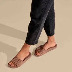 OluKai Kāmola - Tan -OluKai Shop 20497 3434 102 W KAMOLA TanTan