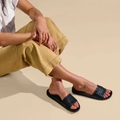 OluKai Kāmola - Black -OluKai Shop 20497 4040 102 W KAMOLA BlackBlack 5d664611 3602 4bd6 a31c a8fb1110e99d